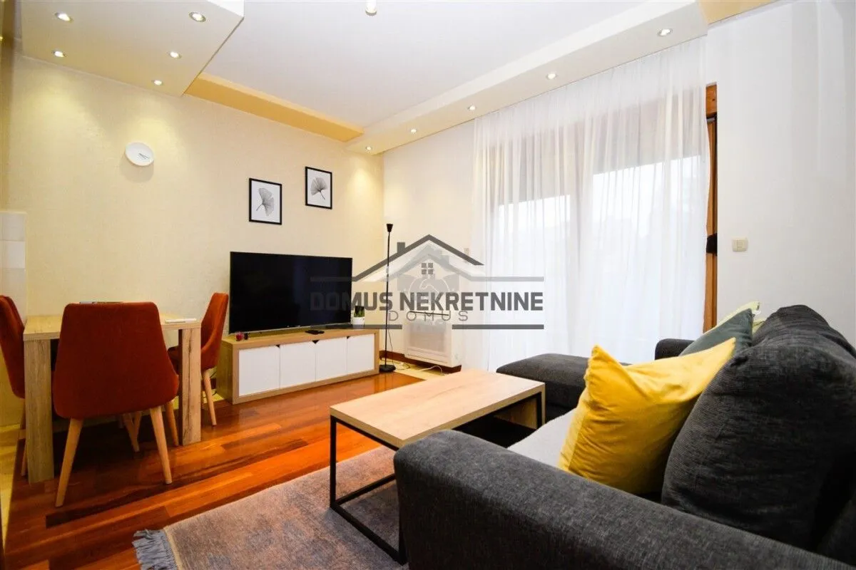 Izdavanje, dvosoban stan, 68m², Centar, Podgorica