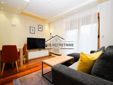 Izdavanje, dvosoban stan, 68m², Centar, Podgorica - image 1