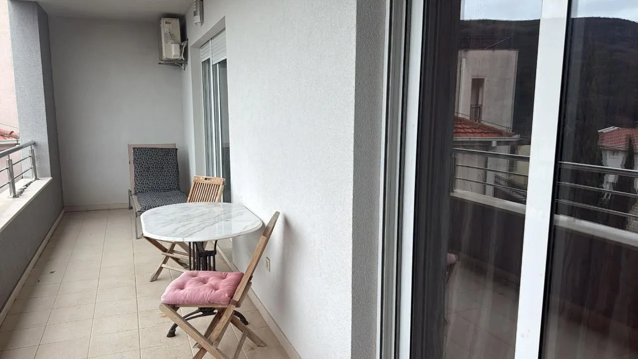 Izdavanje, dvosoban stan, 70m², Bečići, Budva