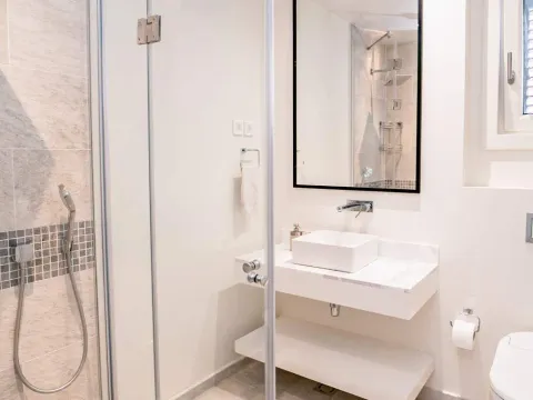 Prodaja, četvorosoban stan, 184m², Tivat, Crna Gora - image 47