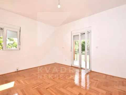 Izdavanje, kuća, 200m², Botun, Podgorica - image 10