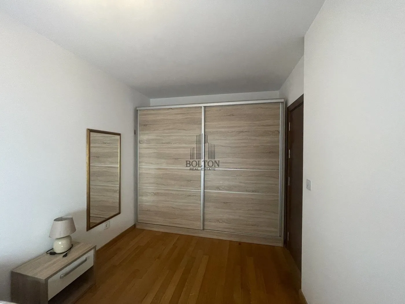 Izdavanje, dvosoban stan, 45m², Vračar, Šid
