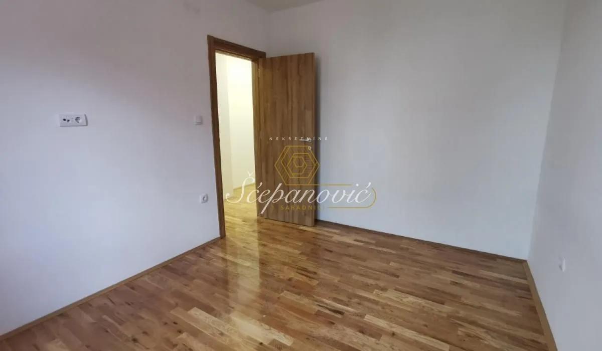 Prodaja, četvorosoban stan, 103m², Salajka, Novi Sad Sve Podlokacije