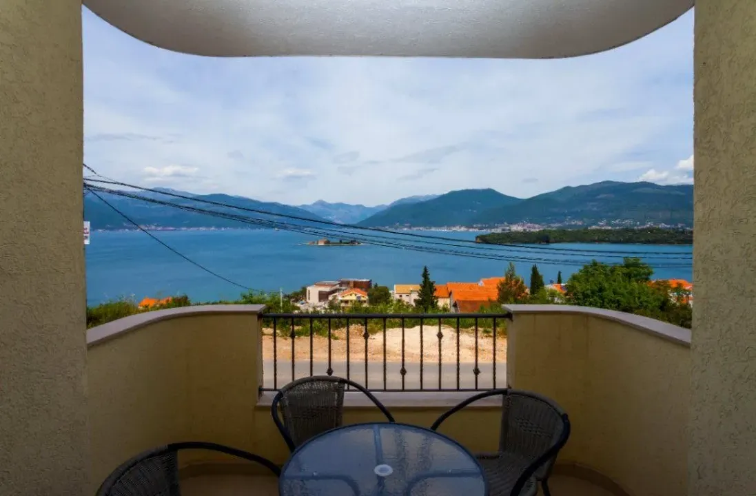 Rent, two bedroom apartment, 55m², Radovići, Tivat