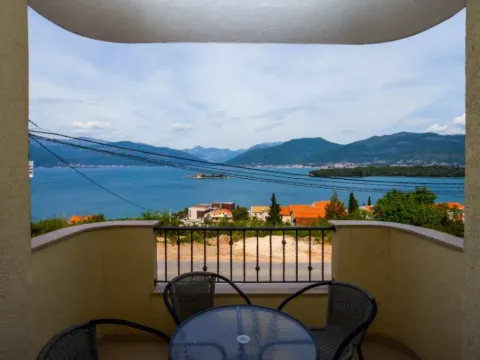 Rent, two bedroom apartment, 55m², Radovići, Tivat