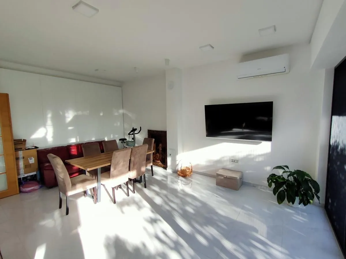 Izdavanje, kuća, 230m², Sremska Kamenica, Petrovaradin