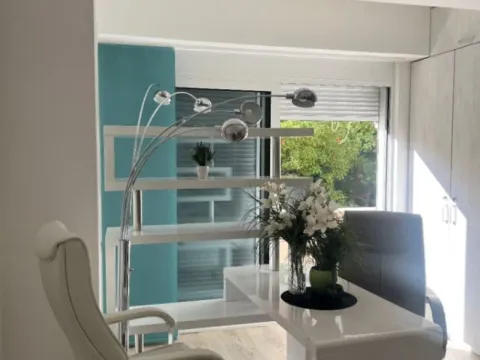 Izdavanje, dvosoban stan, 75m², Centar, Podgorica