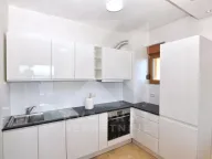 Izdavanje, četvorosoban stan, 140m², Centar, Podgorica - image 6