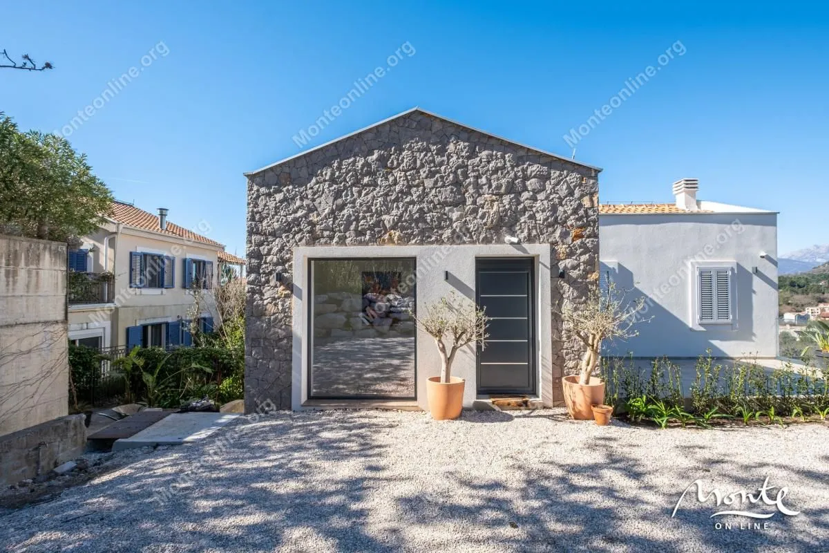 Prodaja, kuća, 240m², Kavač, Kotor