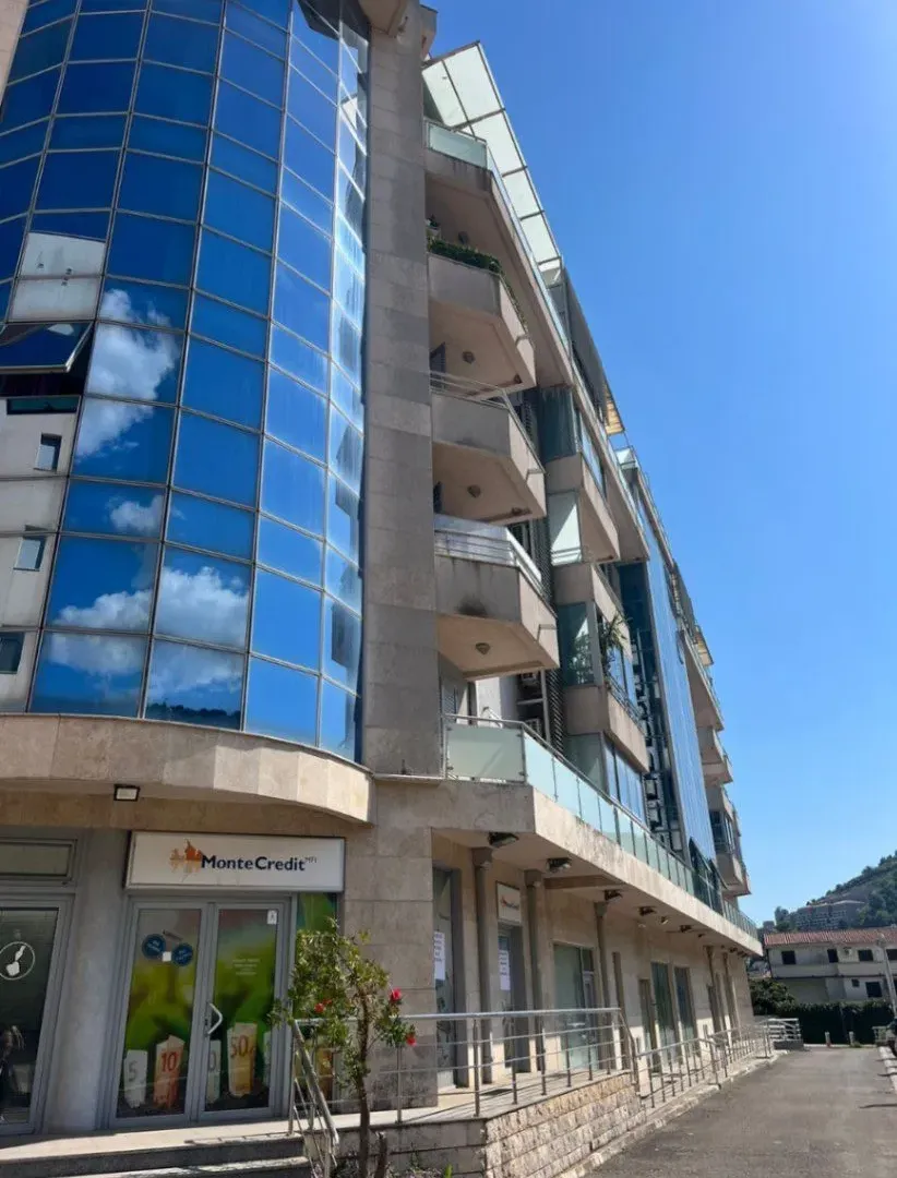 Izdavanje, poslovni prostor, 46m², Budva, Crna Gora