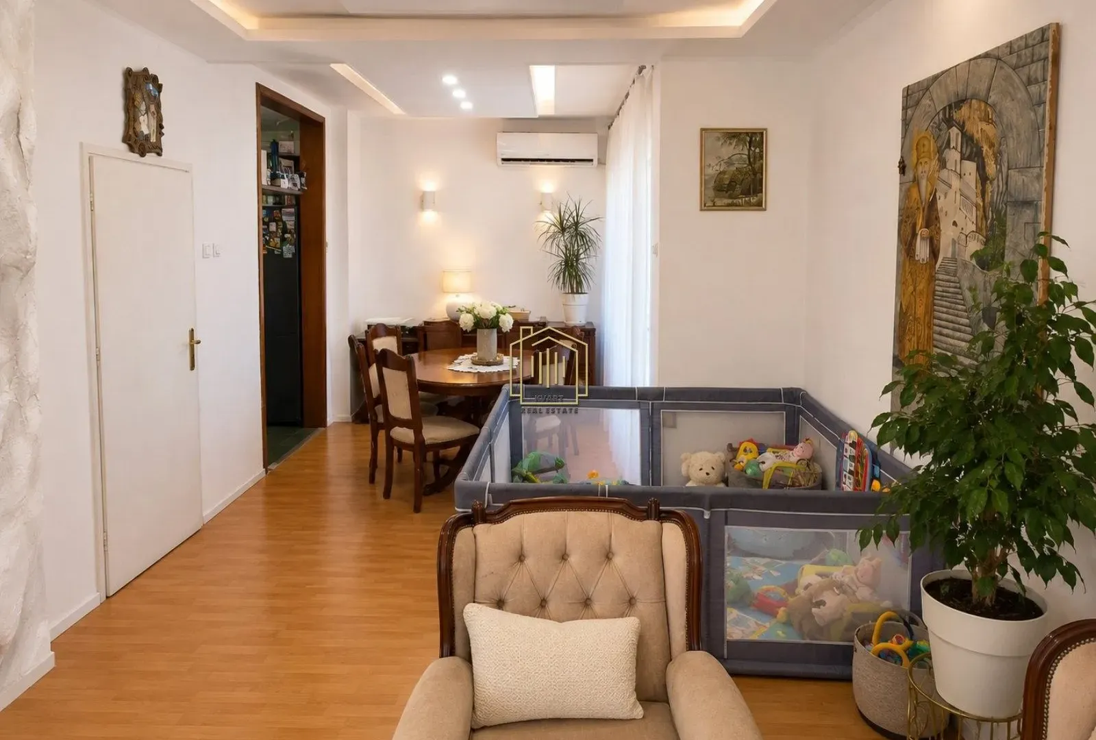 Prodaja, četvorosoban stan, 200m², Cemenca, Nikšić