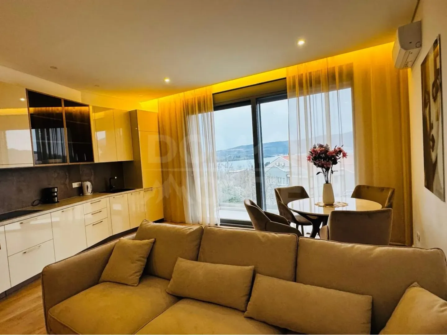 Prodaja, dvosoban stan, 76m², Tivat, Crna Gora