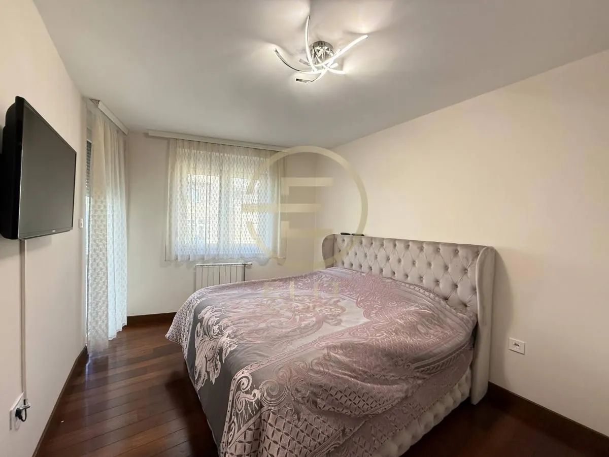 Izdavanje, stan, 116m², Socijalno, Novi Sad Sve Podlokacije