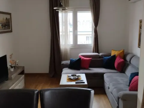 Prodaja, jednosoban stan, 42m², City Kvart, Podgorica - image 1