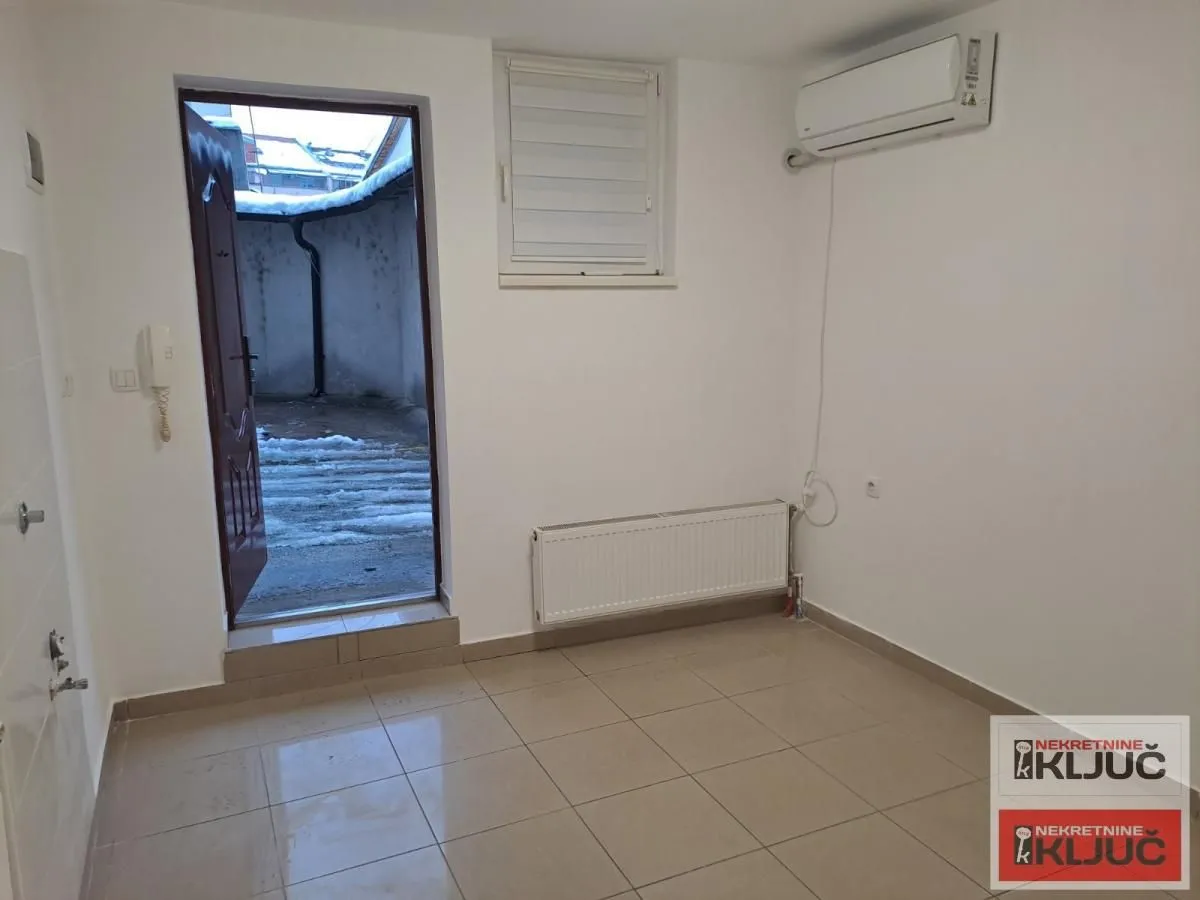 Rent, office space, 13m², Socijalno, Novi Sad Sve Podlokacije