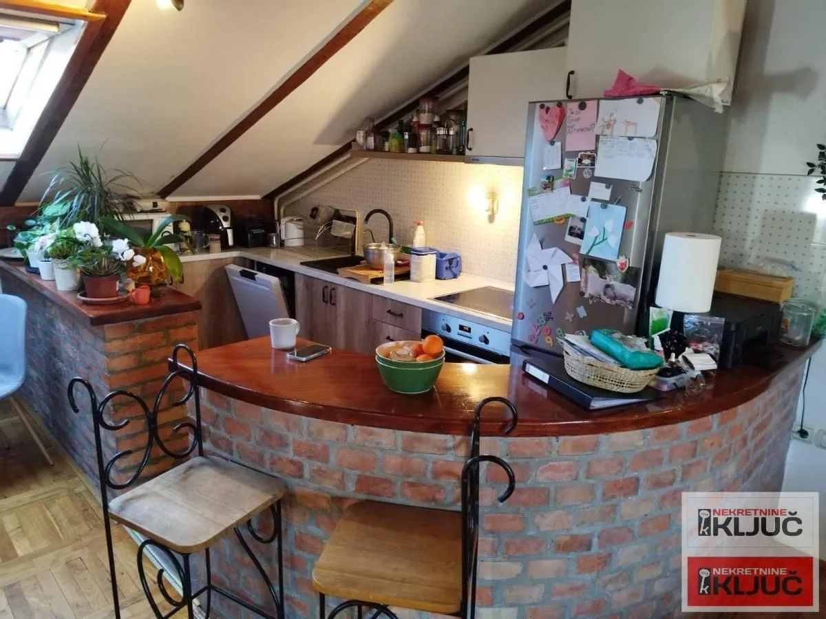 Prodaja, trosoban stan, 76m², Novo naselje, Novi Sad