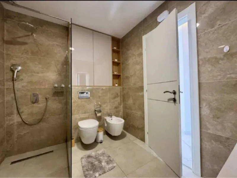 Izdavanje, dvosoban stan, 95m², Bečići, Budva