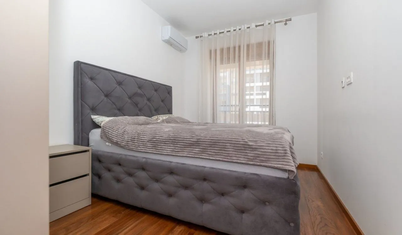 Izdavanje, dvosoban stan, 74m², Podgorica, Crna Gora