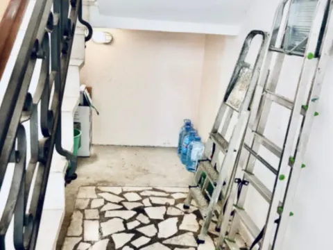 Izdavanje, dvosoban stan, 100m², Kalimanj, Tivat - image 10