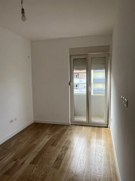 Izdavanje, jednosoban stan, 40m², Central Point, Podgorica