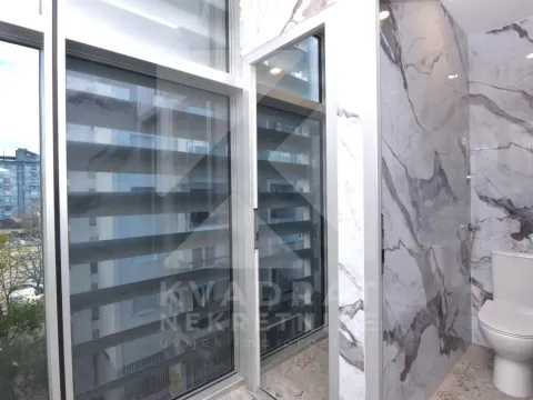 Izdavanje, poslovni prostor, 185m², Centar, Podgorica - image 14