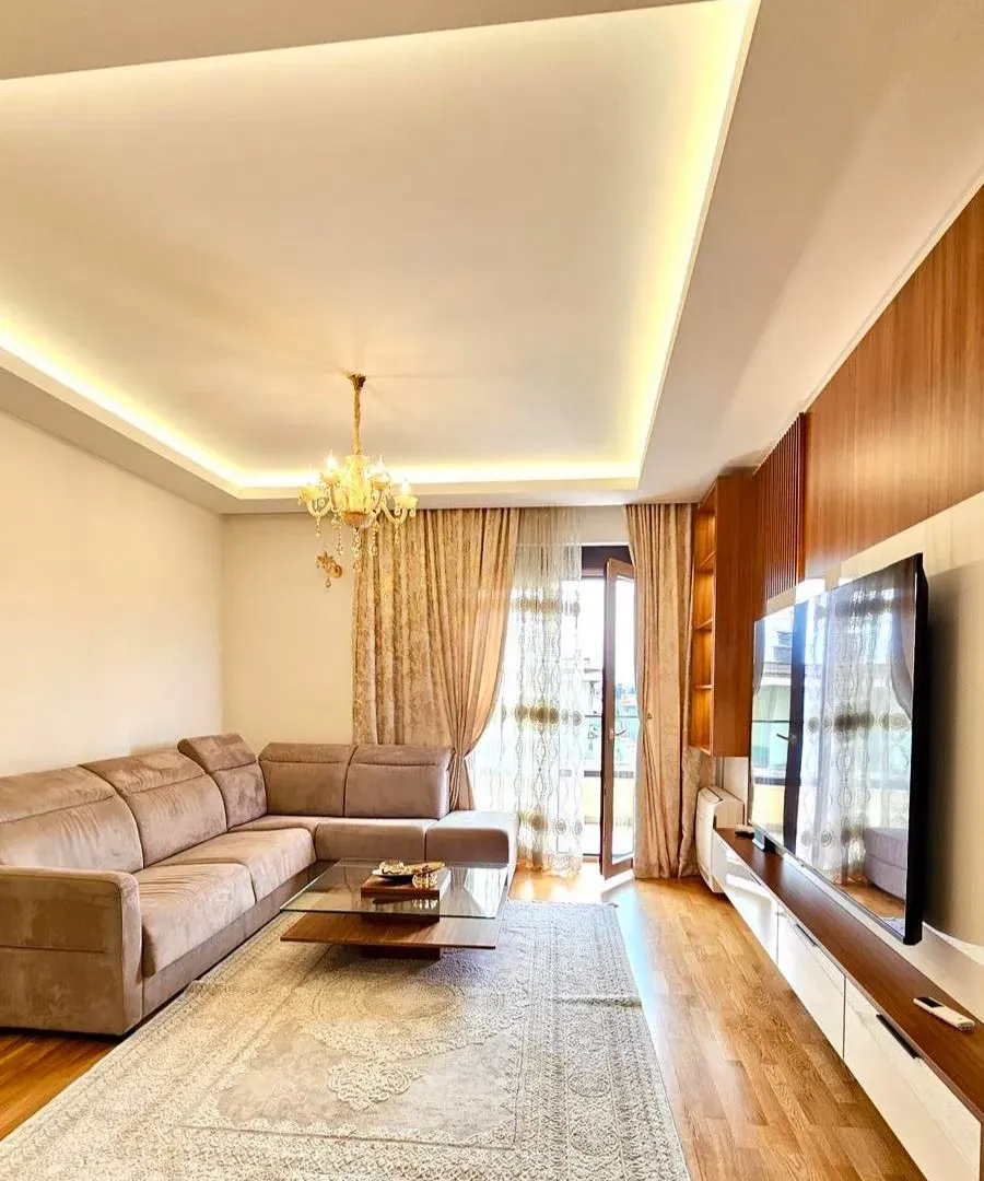 Izdavanje, dvosoban stan, 88m², Stara Varoš, Podgorica