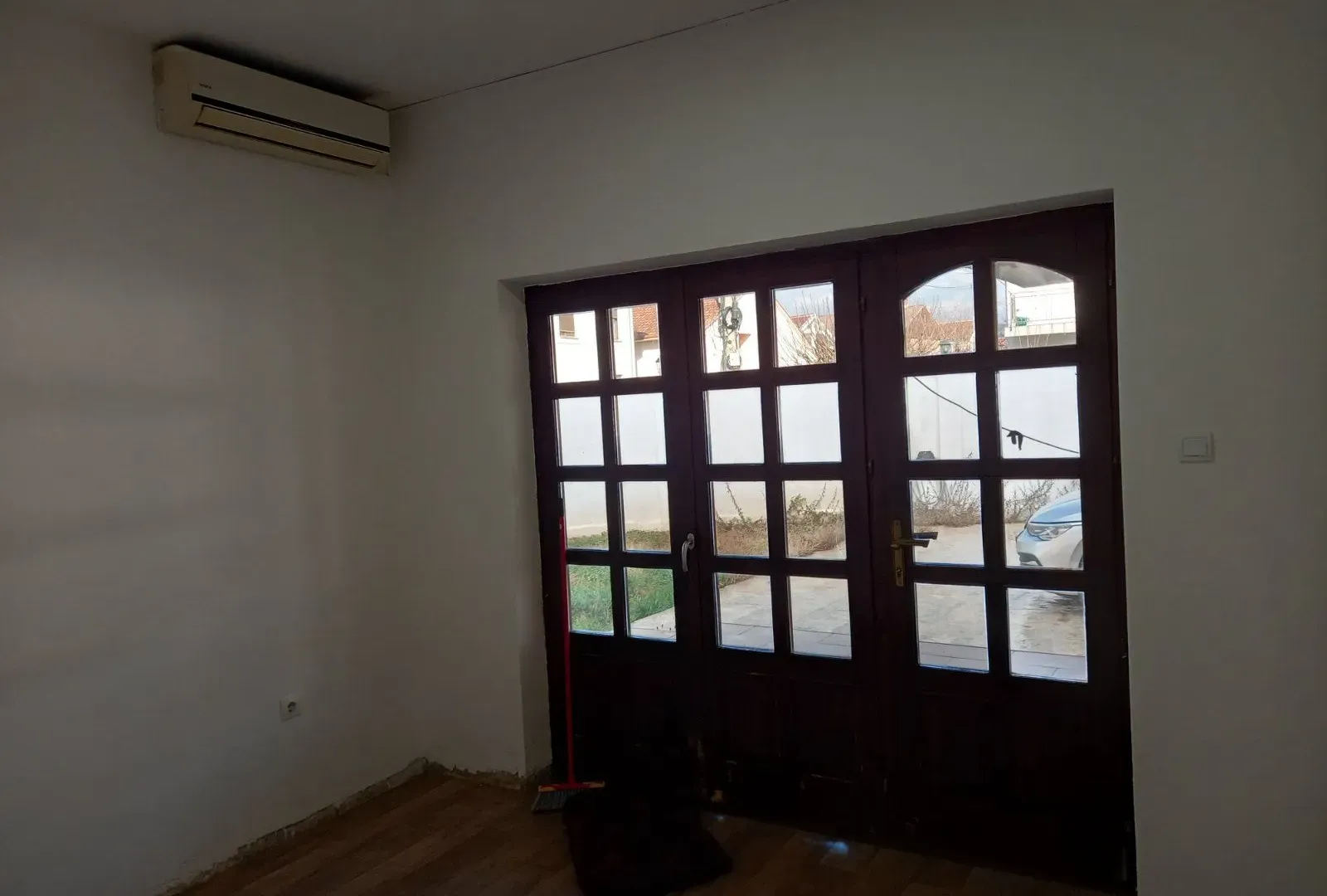 Prodaja, kuća, 340m², Tološi, Podgorica