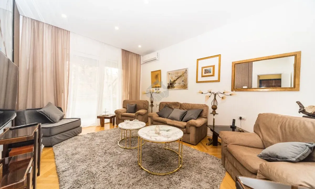 Izdavanje, dvosoban stan, 75m², Centar, Podgorica