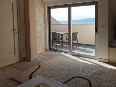 Izdavanje, trosoban stan, 140m², Opatovo, Tivat - image 7