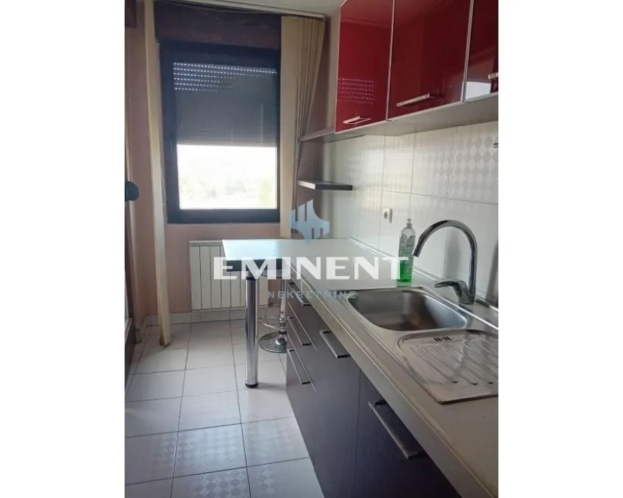 Izdavanje, trosoban stan, 68m², Čukarica, Beograd