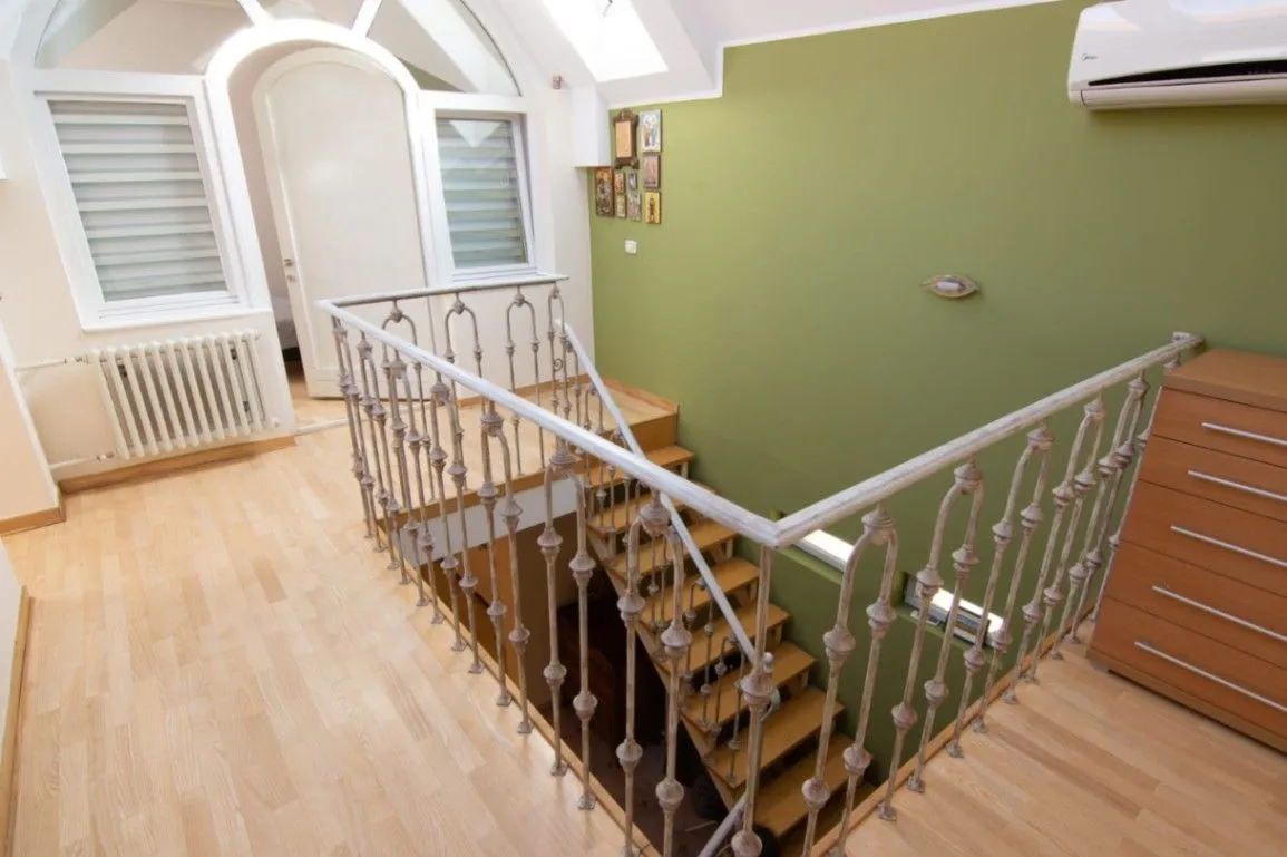 Izdavanje, kuća, 230m², Bezanijska Kosa 1, Bežanijska Kosa Sve Podlokacije