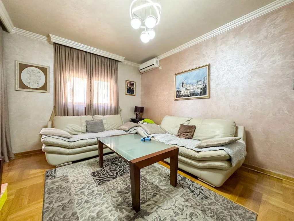 Izdavanje, dvosoban stan, 55m², Stari Aerodrom, Podgorica
