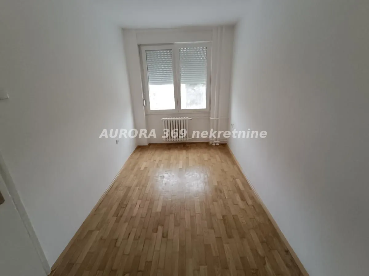 Prodaja, trosoban stan, 64m², Bulevar Oslobodjenja, Novi Sad Sve Podlokacije