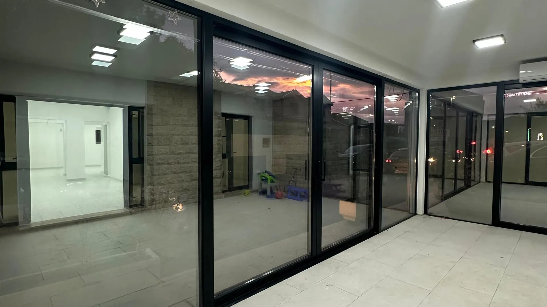 Rent, office space, 110m², Dumidran, Tivat