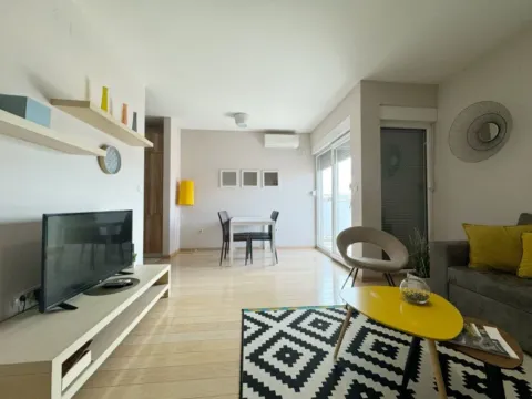 Izdavanje, jednosoban stan, 56m², City Kvart, Podgorica - image 9