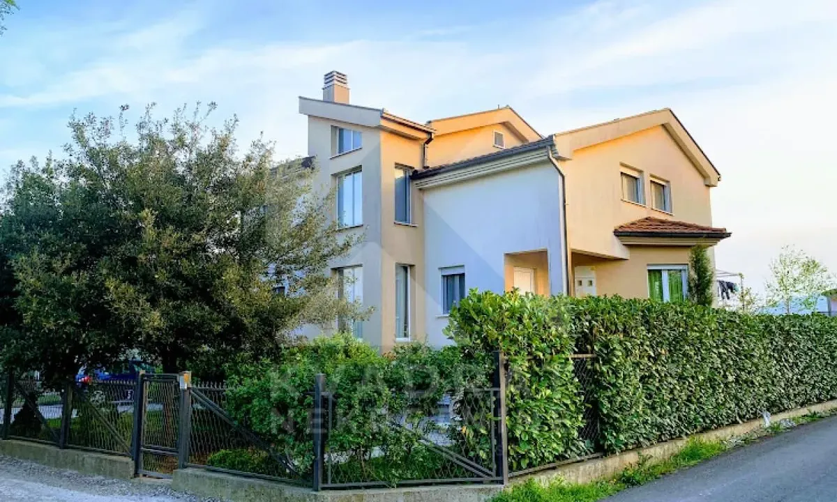 Rent, house, 240m², Donja Gorica, Podgorica