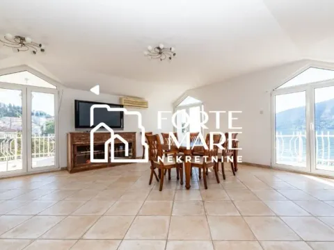 Prodaja, trosoban stan, 128m², Topla, Herceg Novi