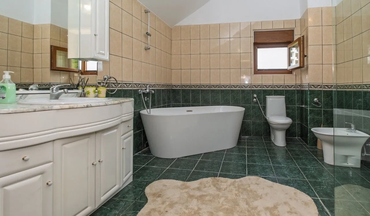 Rent, house, 280m², Gorica C, Podgorica