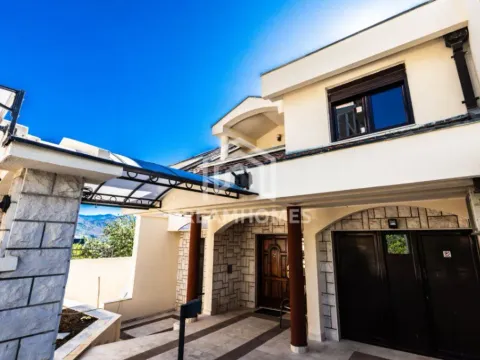 Izdavanje, kuća, 280m², Gorica C, Podgorica - image 2