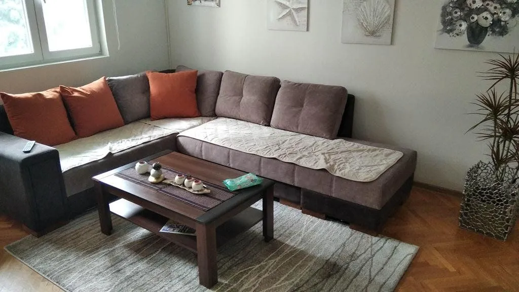 Izdavanje, dvosoban stan, 84m², Centar, Podgorica