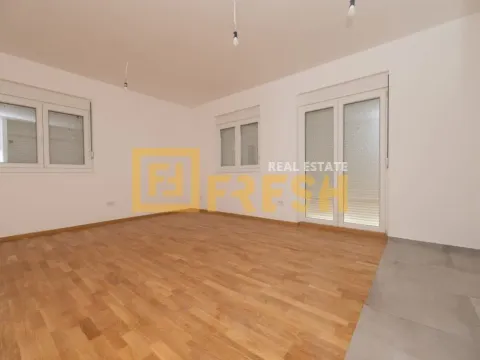 Prodaja, dvosoban stan, 65m², Stari Aerodrom, Podgorica - image 4