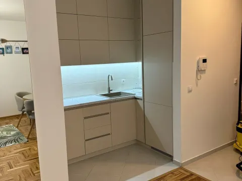 Rent, one bedroom apartment, 50m², Bečići, Budva - image 25