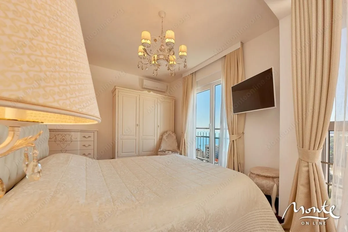 Sale, three bedroom apartment, 150m², Bečići, Budva