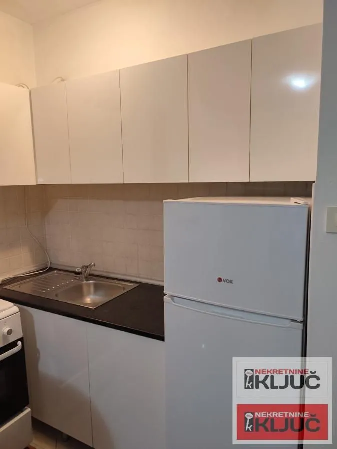 Izdavanje, garsonjera, 29m², Grbavica, Novi Sad Sve Podlokacije
