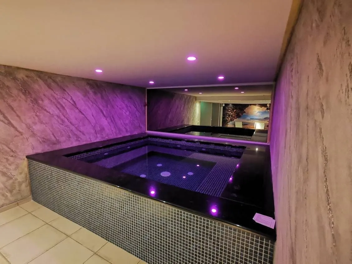 Sale, three bedroom apartment, 285m², Bečići, Budva