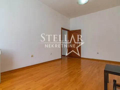 Izdavanje, dvosoban stan, 65m², Centar, Podgorica - image 2