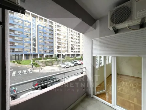 Rent, office space, 82m², City Kvart, Podgorica - image 13
