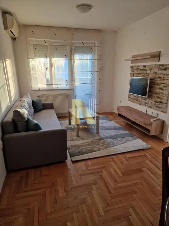 Izdavanje, dvosoban stan, 51m², Bulevar Evrope, Novi Sad Sve Podlokacije