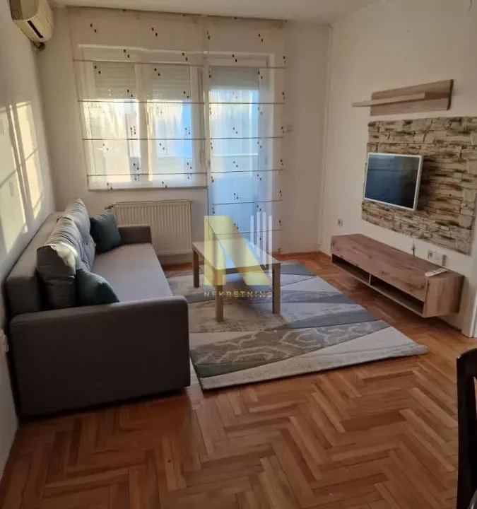 Izdavanje, dvosoban stan, 51m², Bulevar Evrope, Novi Sad Sve Podlokacije