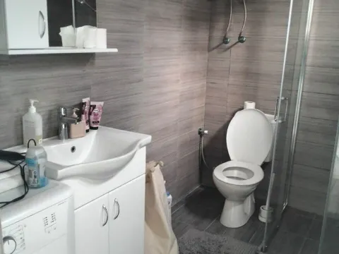 Izdavanje, jednosoban stan, 43m², Tivat, Crna Gora - image 5